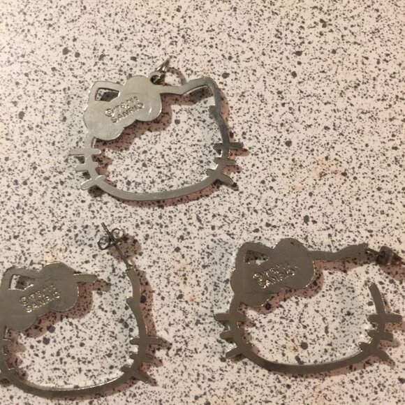 Hello Kitty pendant and earrings - Picture 2 of 7